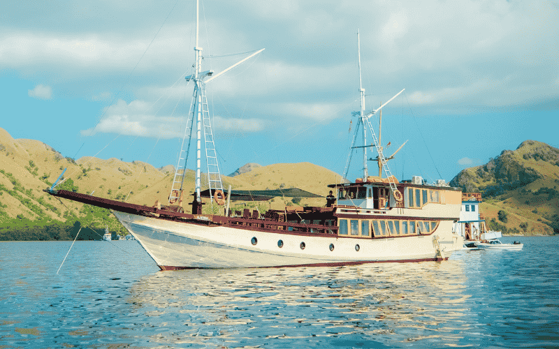 Luxury Phinisi Alfatran