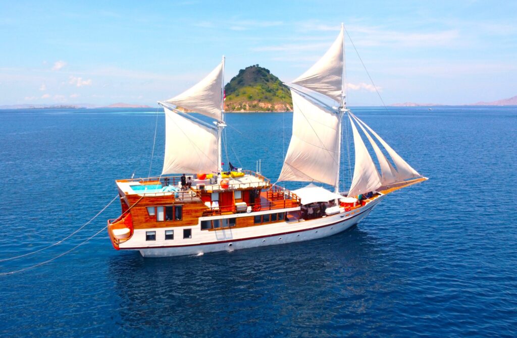 open trip 3d2n luxury phinisi