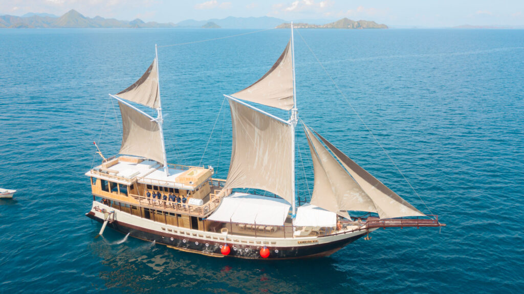 LUXURY PHINISI LAMBORAJO 2
