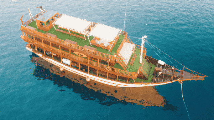 Luxury Phinisi Labuan Bajo