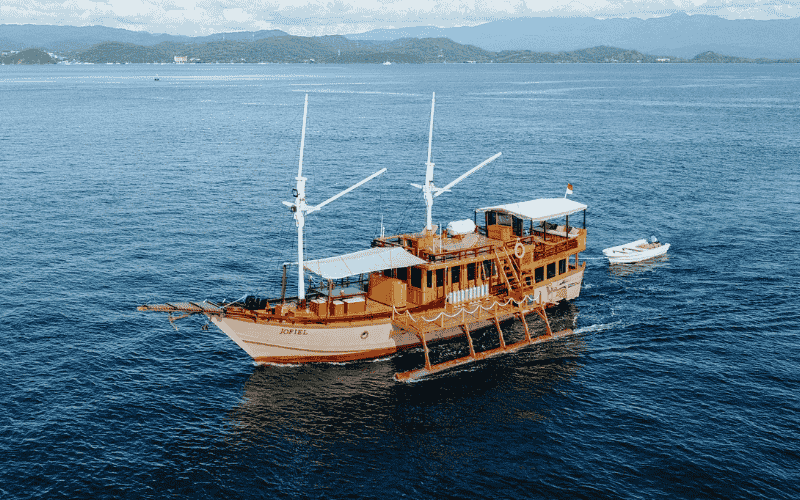Luxury Phinisi Jofiel